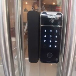 Lắp đặt khóa cửa kính vân tay Kadol K899 Pro