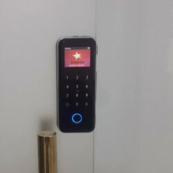 Hoàn thành lắp đặt khóa vân tay cửa kính Kadol K899