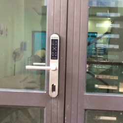 Lắp đặt khóa vân tay cửa sắt Kadol KD 300