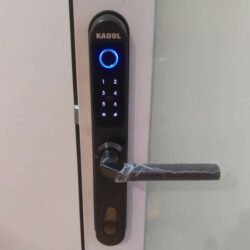 Sử dụng khóa vân tay cửa nhôm KD 800