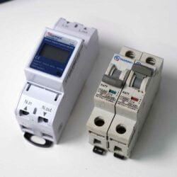 Hình ảnh Công tơ điện thông minh Vconnex so với công tơ thường