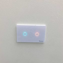 Ảnh thực tế công tắc thông minh Vconnex 2 nút